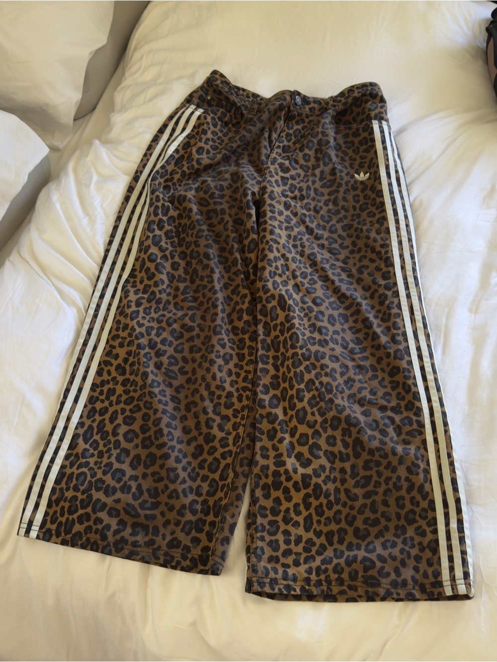 adidas Leopard Print denim jeans wide leg Pants with White Stripes 32x27 - Picture 2 of 4